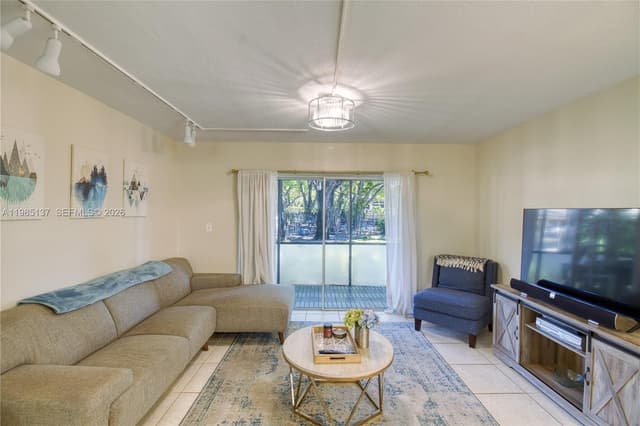 3095 N Oakland Forest Dr # 104, Oakland Park FL 33309 - Oakland Park, FL - Photo 2