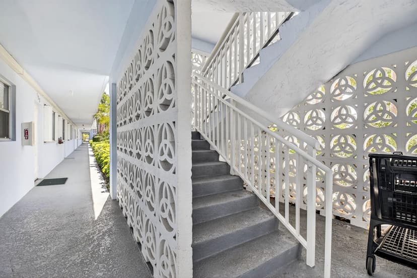 2010 S Federal Highway # 202, Boynton Beach FL 33435
