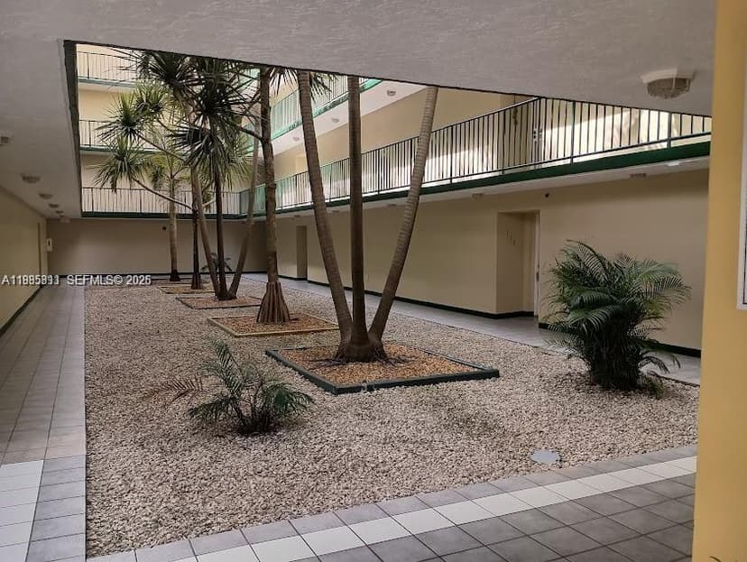 8321 NW 7th St # 307, Miami FL 33126