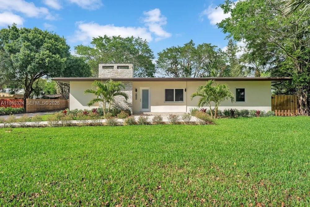 4053 SW 8th St, Plantation FL 33317