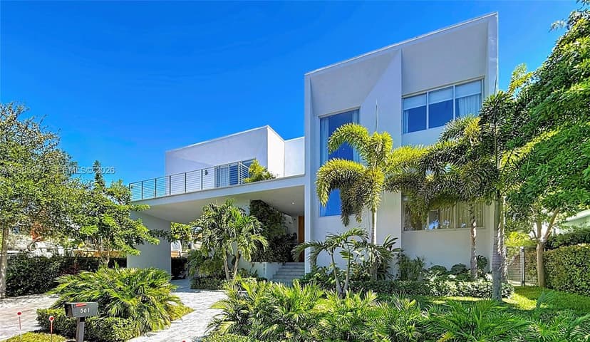 561 Warren Ln, Key Biscayne FL 33149