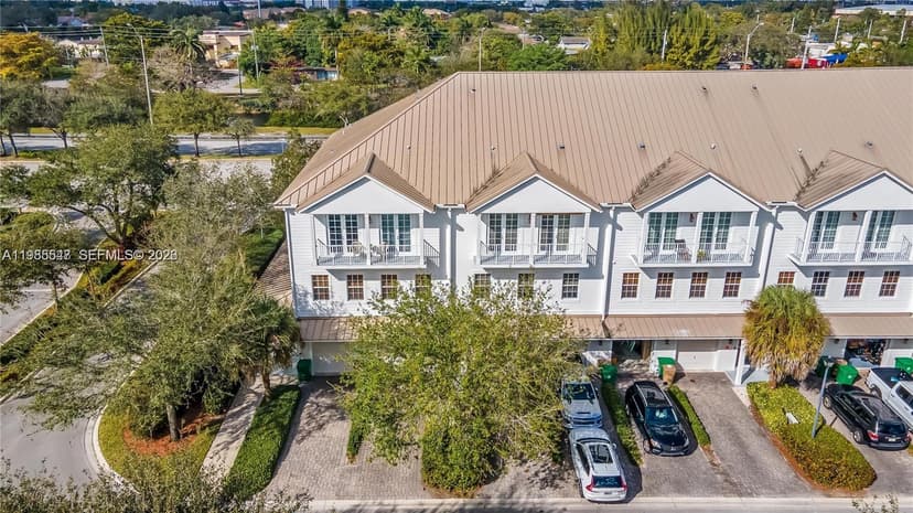 6841 N Lakeside Cir N # 1, Davie FL 33314