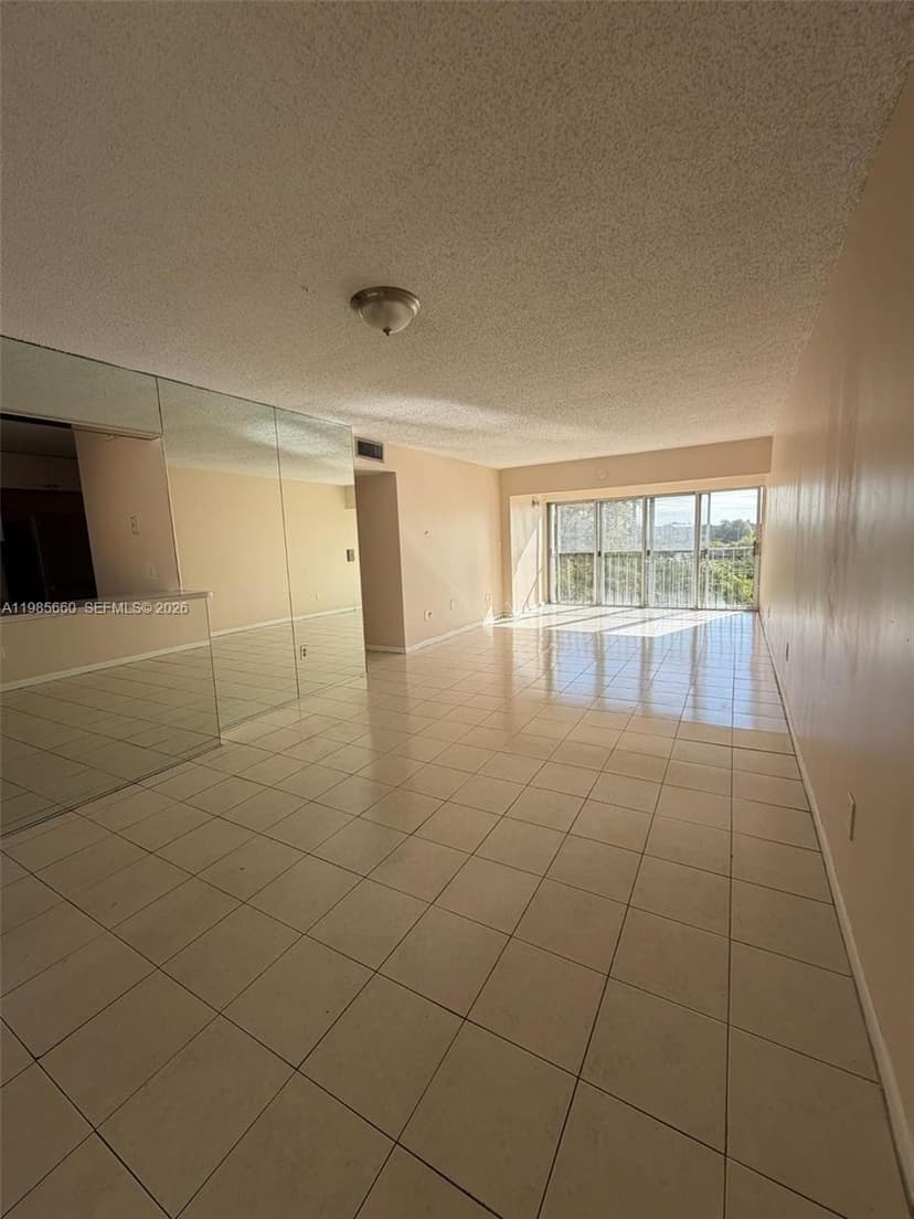 9180 Fontainebleau Blvd # 401, Miami FL 33172