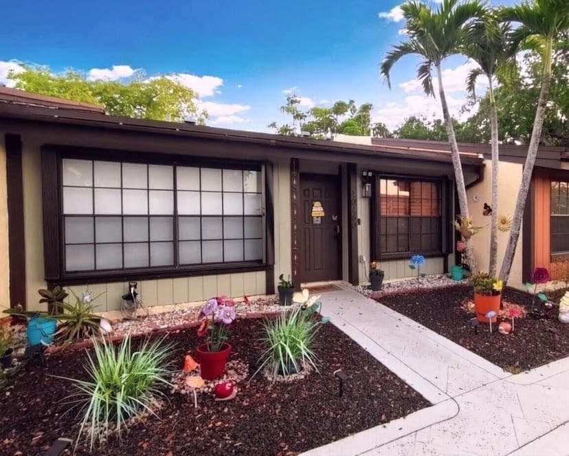 10180 E Cypress Court # 10180, Pembroke Pines FL 33026