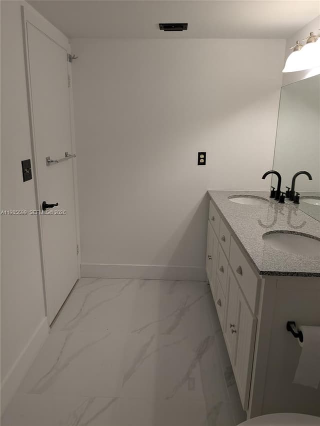 601 Ives Dairy Rd # 8, Miami FL 33179 - Miami, FL - Photo 6