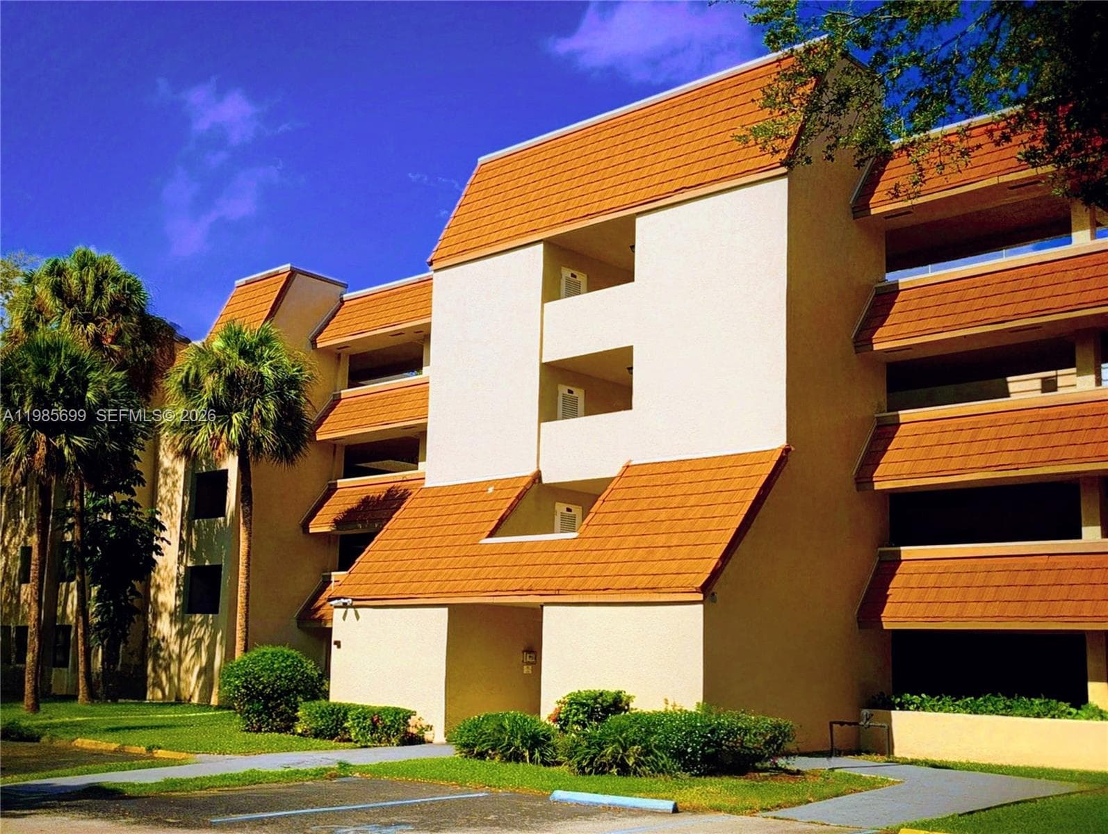 601 Ives Dairy Rd # 8, Miami FL 33179 - Miami, FL - Photo 1