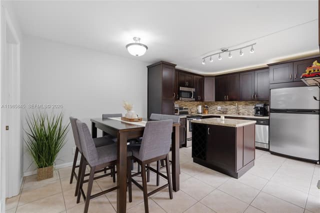 752 NW 98th Way, Plantation FL 33324 - Plantation, FL - Photo 6