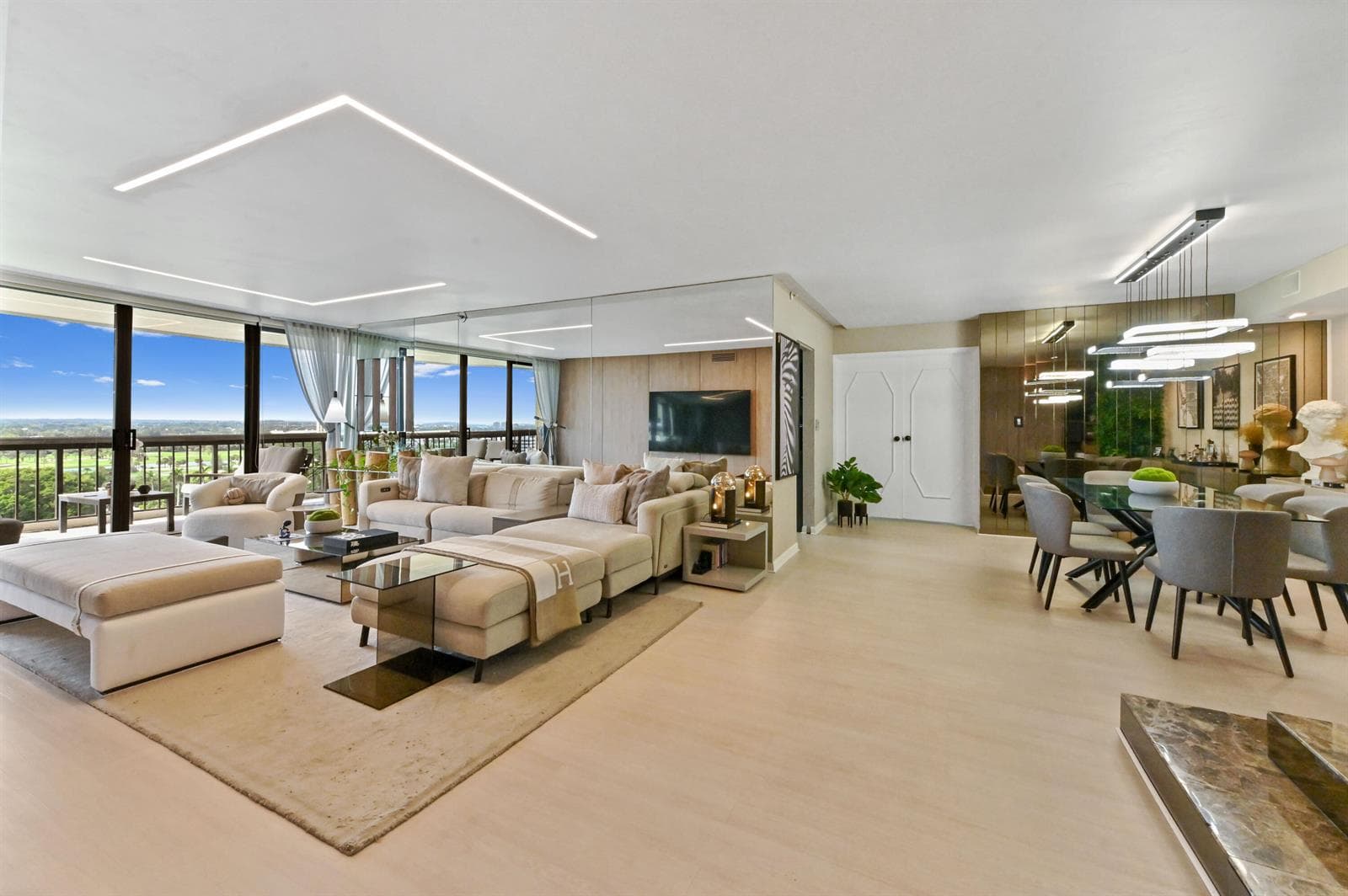 1900 Consulate Place # 1205, West Palm Beach FL 33401
