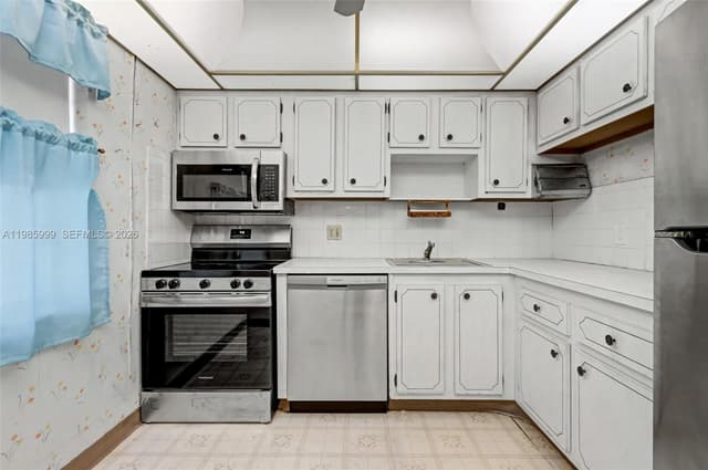 1020 Country Club Dr # 305, Margate FL 33063 - Margate, FL - Photo 4