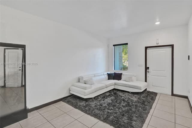408 NE 212th Ter, Miami FL 33179 - Miami, FL - Photo 5