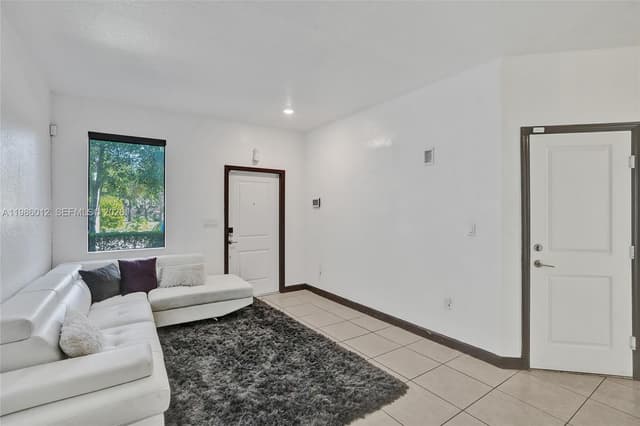 408 NE 212th Ter, Miami FL 33179 - Miami, FL - Photo 4