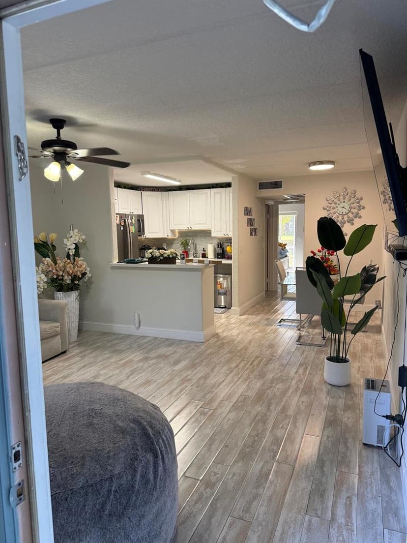 2000 Springdale Boulevard # 108, Palm Springs FL 33461