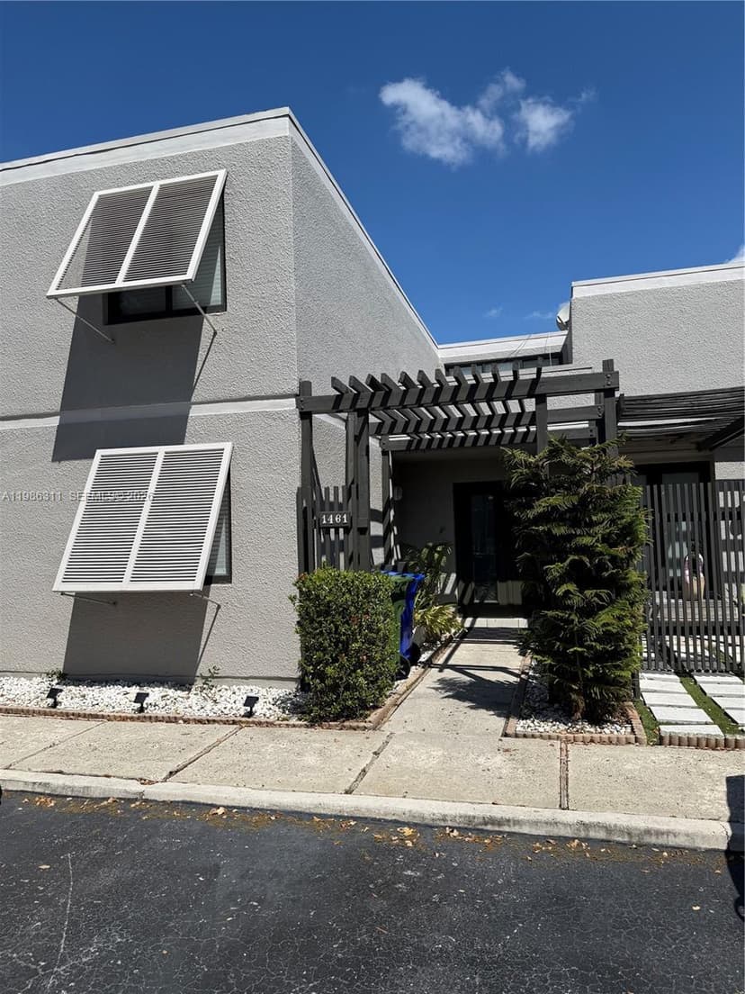 1461 NW 113th Ave, Pembroke Pines FL 33026