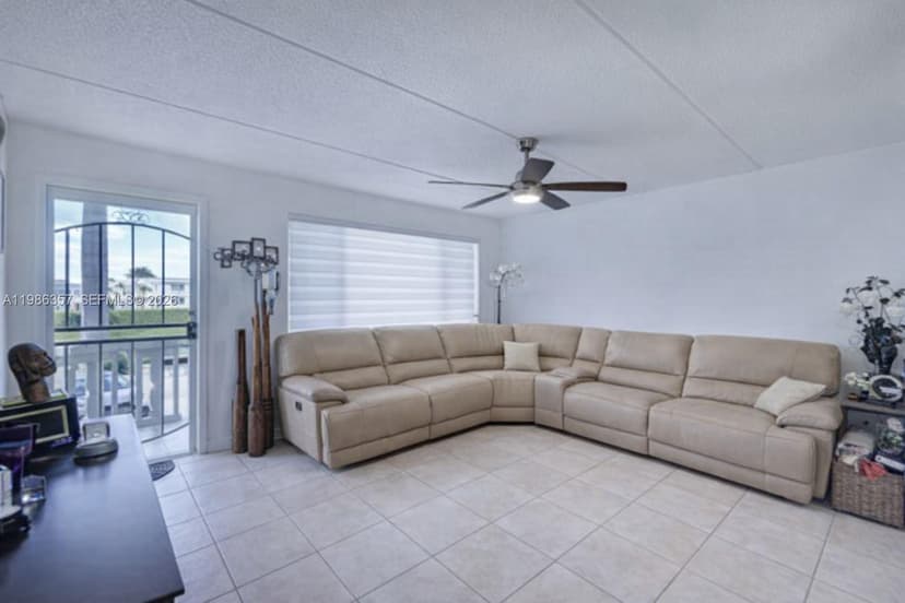 400 W Village Green Cir W # 216, Palm Springs FL 33461