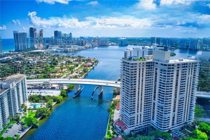 19355 Turnberry Way # 3d, Miami FL 33180