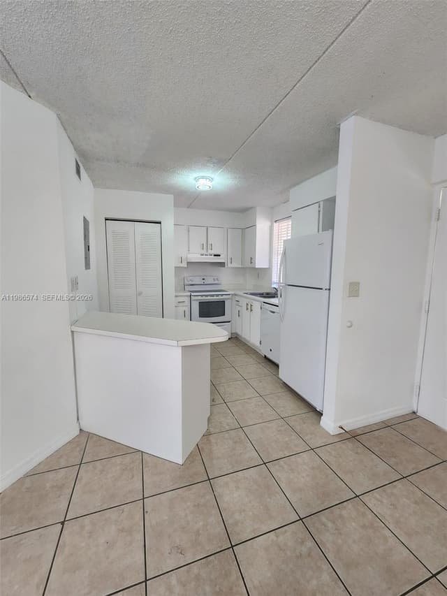 6195 NW 186th St # 309, Hialeah FL 33015 - Hialeah, FL - Photo 5