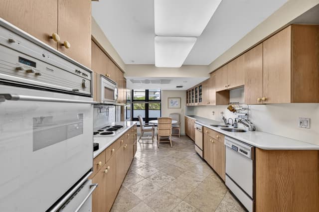5500 Collins Avenue # 302, Miami Beach FL 33140 - Miami Beach, FL - Photo 7