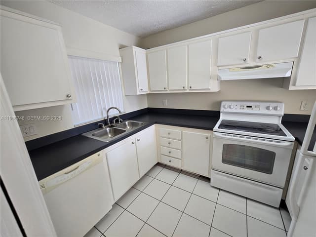 9461 Evergreen Pl # 305, Davie FL 33324 - Davie, FL - Photo 7