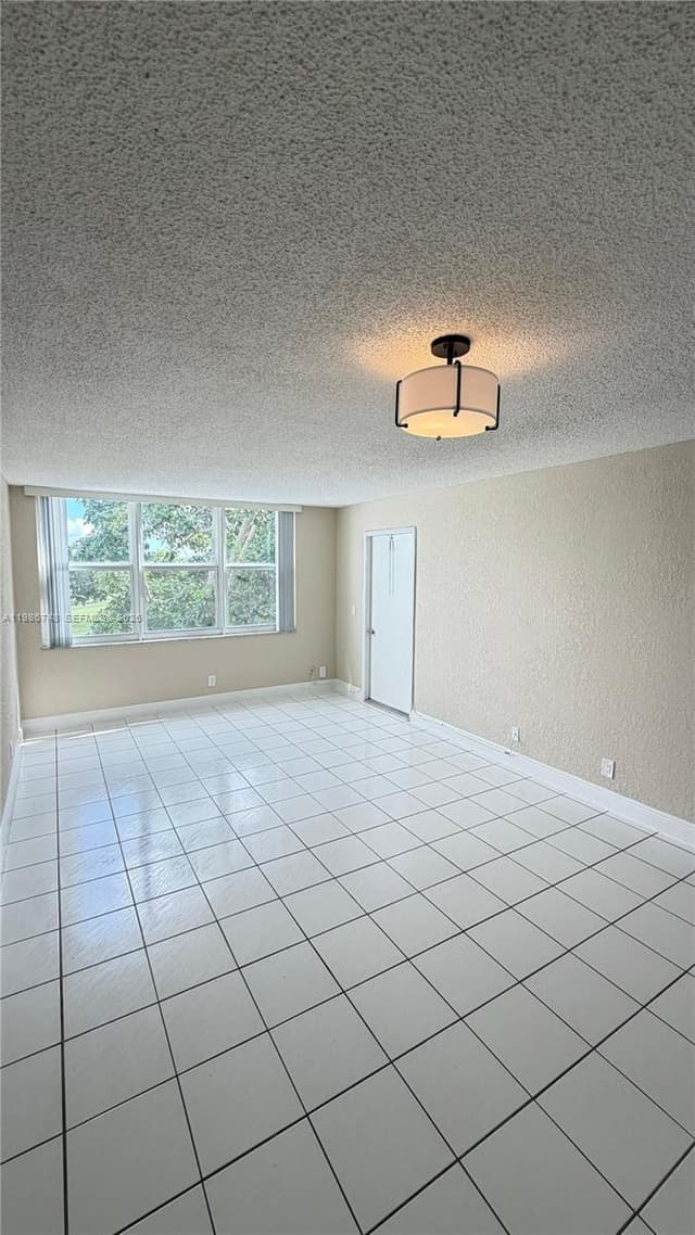 9461 Evergreen Pl # 305, Davie FL 33324 - Davie, FL - Photo 4