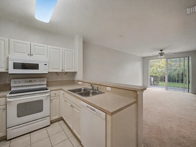 3425 Sonoma Drive, Riviera Beach FL 33404 - Riviera Beach, FL - Photo 2