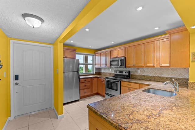 1069 Hillsboro Mile # 503, Hillsboro Beach FL 33062 - Hillsboro Beach, FL - Photo 5