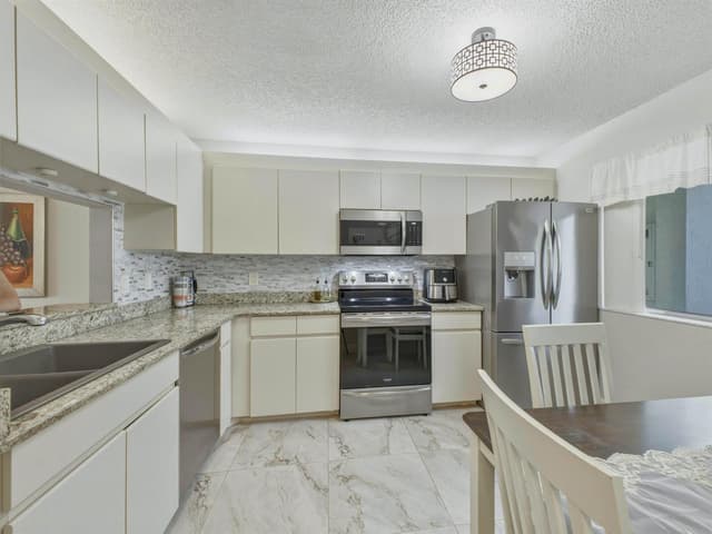 6698 N 10th Avenue N # 116, Lake Worth FL 33467 - Lake Worth, FL - Photo 2