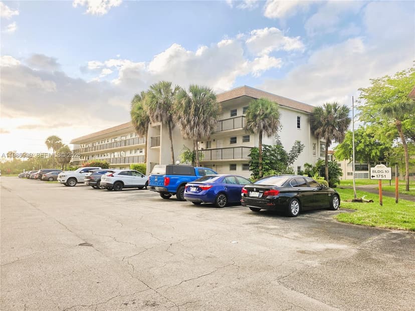 1751 NW 75th Ave # 313, Plantation FL 33313