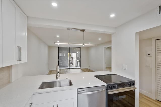 5220 Las Verdes Circle # 321, Delray Beach FL 33484 - Delray Beach, FL - Photo 5