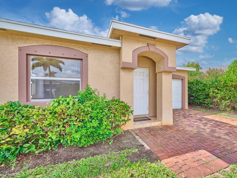 556 E Ridge Cir Circle N, Boynton Beach FL 33435