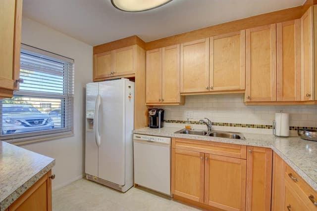 307 Lake Evelyn Drive, West Palm Beach FL 33411 - West Palm Beach, FL - Photo 5