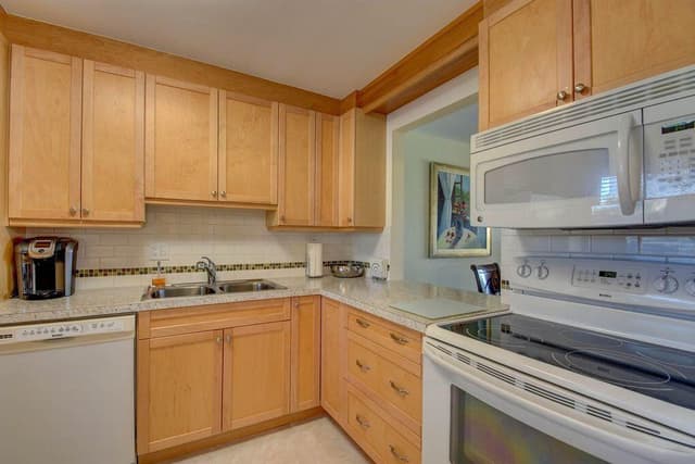 307 Lake Evelyn Drive, West Palm Beach FL 33411 - West Palm Beach, FL - Photo 4