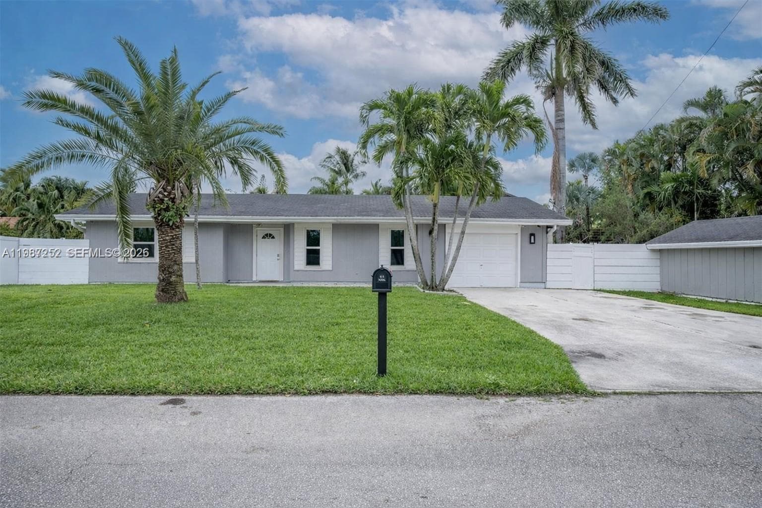 4541 SW 28th Ter, Dania Beach FL 33312 - Dania Beach, FL - Photo 1