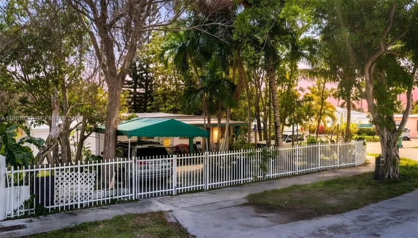 4661 SW 101st Ave, Miami FL 33165