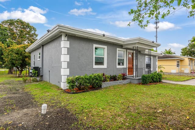 217 NW 14th Street, Belle Glade FL 33430 - Belle Glade, FL - Photo 3