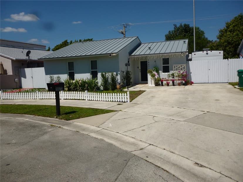 19372 SW 119th Ct, Miami FL 33177