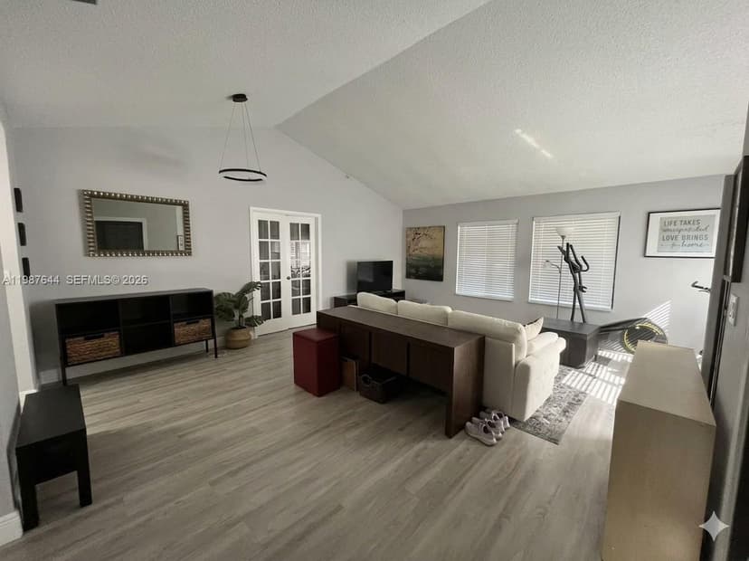 3931 SW 84th Ter, Davie FL 33328