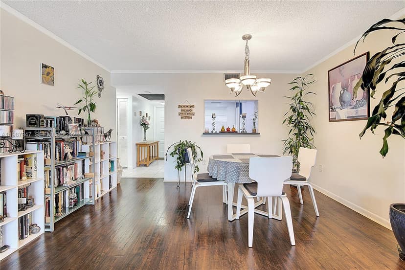 1100 Colony Point Cir # 302, Pembroke Pines FL 33026