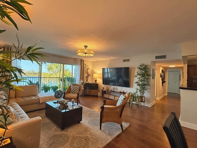 605 Ives Dairy Rd # 7, Miami FL 33179 - Miami, FL - Photo 5
