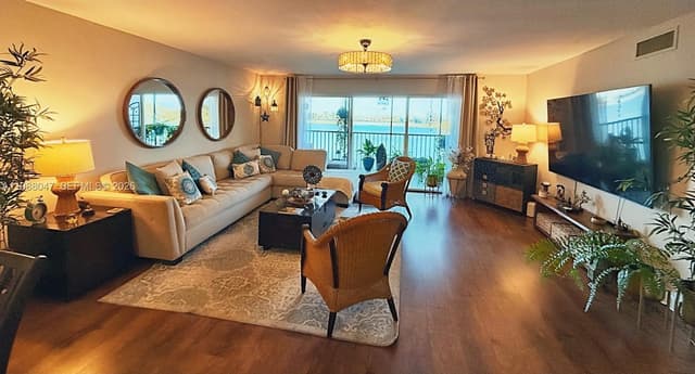 605 Ives Dairy Rd # 7, Miami FL 33179 - Miami, FL - Photo 4