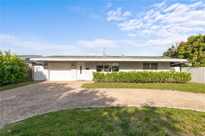 1511 NW 85th Way, Pembroke Pines FL 33024