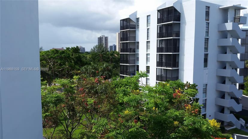 3475 N Country Club Dr # 202, Aventura FL 33180