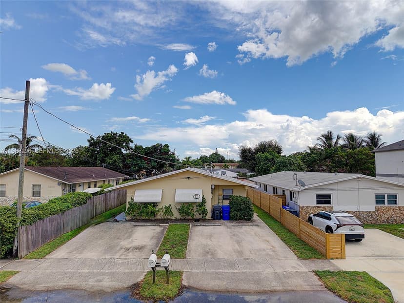 5850 Lincoln St, Hollywood FL 33021