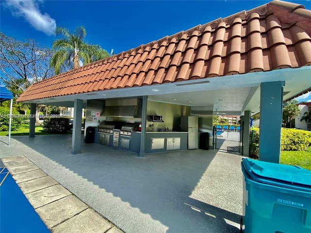 671 S Hollybrook Dr # 104, Pembroke Pines FL 33025 - Pembroke Pines, FL - Photo 2