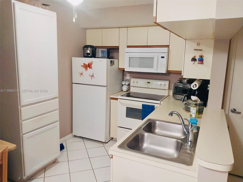 15525 N Miami Lakeway N # 8, Miami Lakes FL 33014