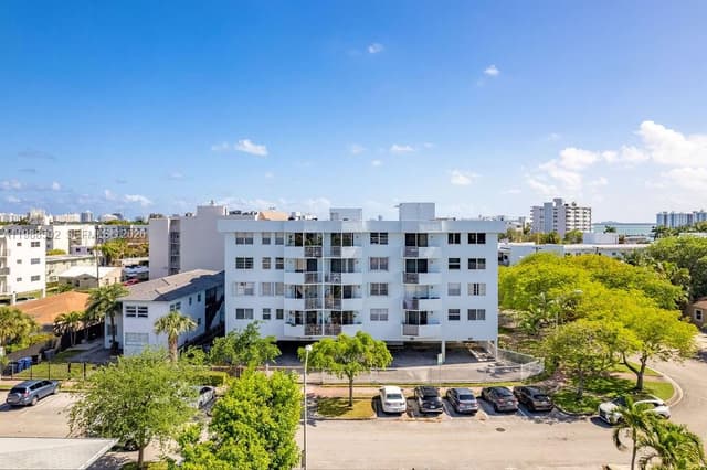 1990 Marseille Dr # 402, Miami Beach FL 33141 - Miami Beach, FL - Photo 2