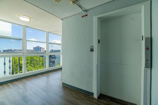 1990 Marseille Dr # 402, Miami Beach FL 33141 - Miami Beach, FL - Photo 5