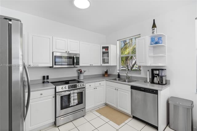 1120 Canella Ln, Hollywood FL 33019 - Hollywood, FL - Photo 5