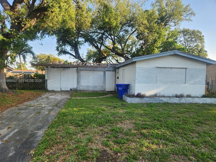 6331 Harding St, Hollywood FL 33024