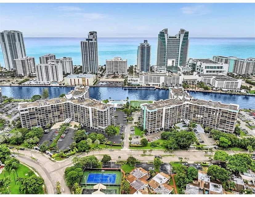 600 E Parkview Dr # 316, Hallandale Beach FL 33009