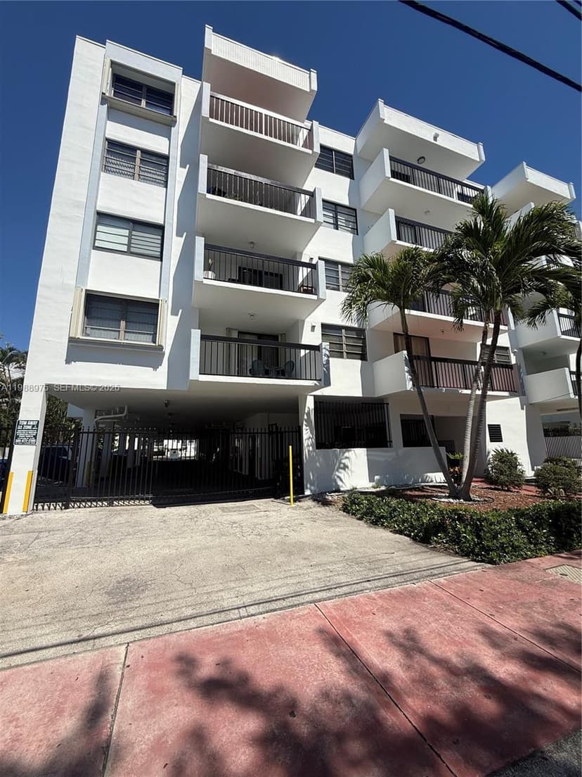 6937 Bay Dr, Miami Beach FL 33141